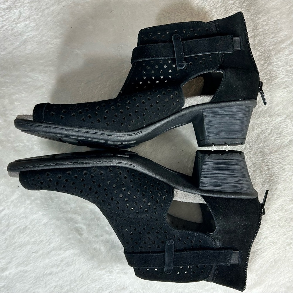 Earth Marietta S-Seren Black Suede Perforated Ankle Booties Peep Toe Zip Size 7 - Picture 8 of 11